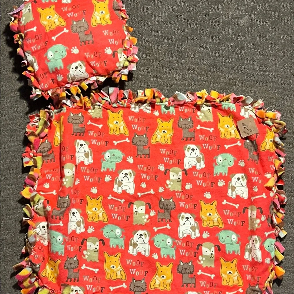 Knotted blanket & pillow